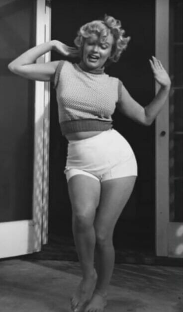 marilyn monroes curvy and soft features